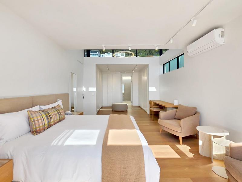 5 Bedroom Property for Sale in Green Point Western Cape